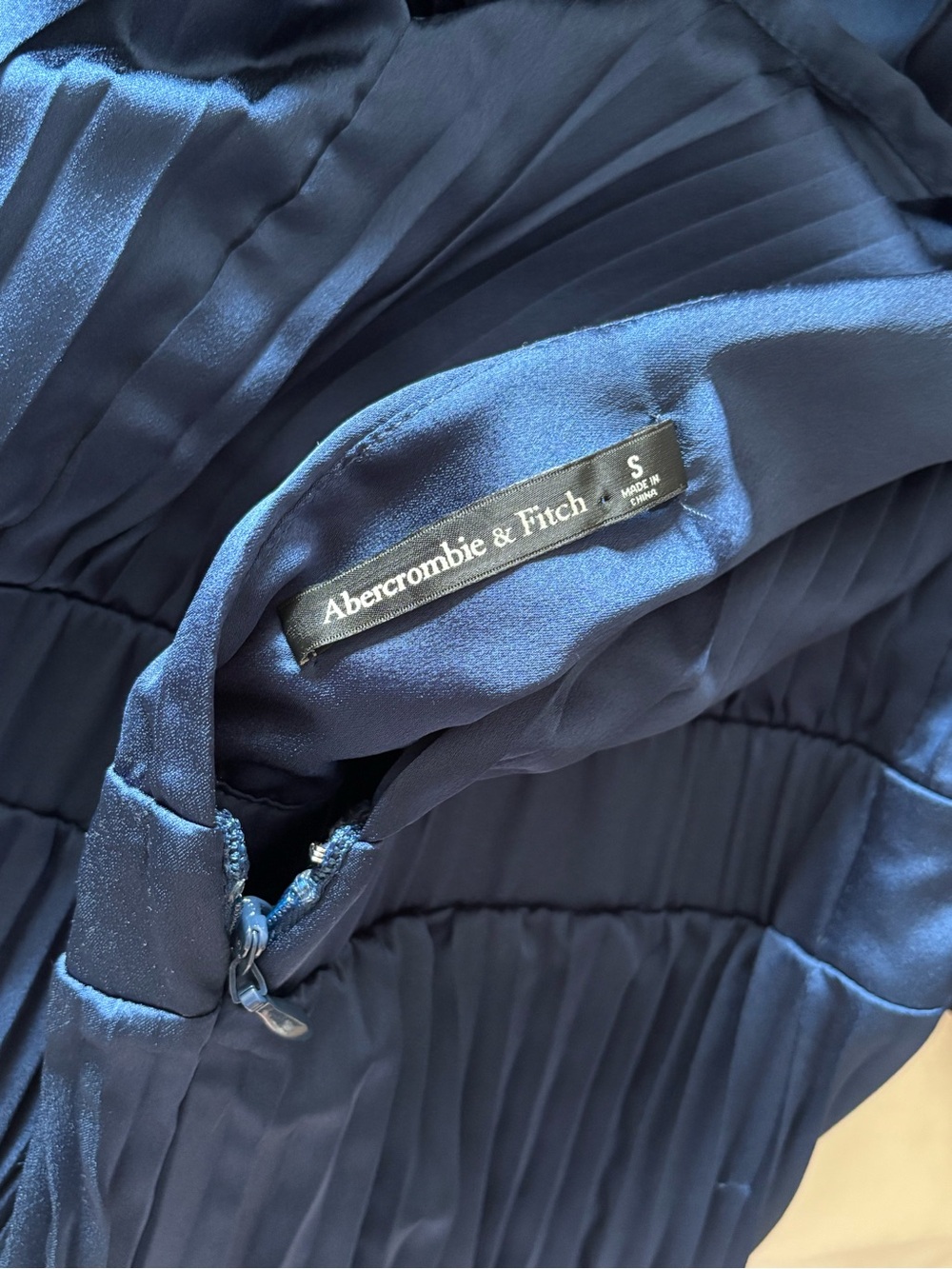 Abercrombie & Fitch Navy Pleated V-Neck Wide-Leg Jumpsuit - Picture 7 of 8
